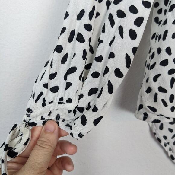 Gilli White & Black Spotted Arm Tie V-Neck Blouse Size M - Picture 5 of 7